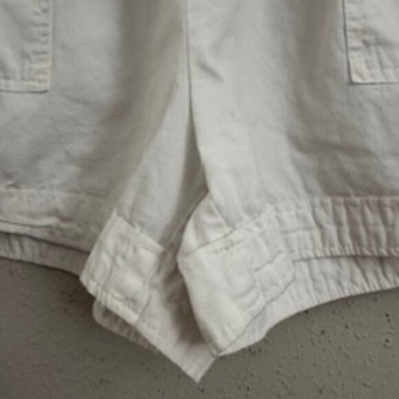 Short Blanco Casual con Cintura Elástica (White Casual Drawstring Shorts) - Picture 4 of 7